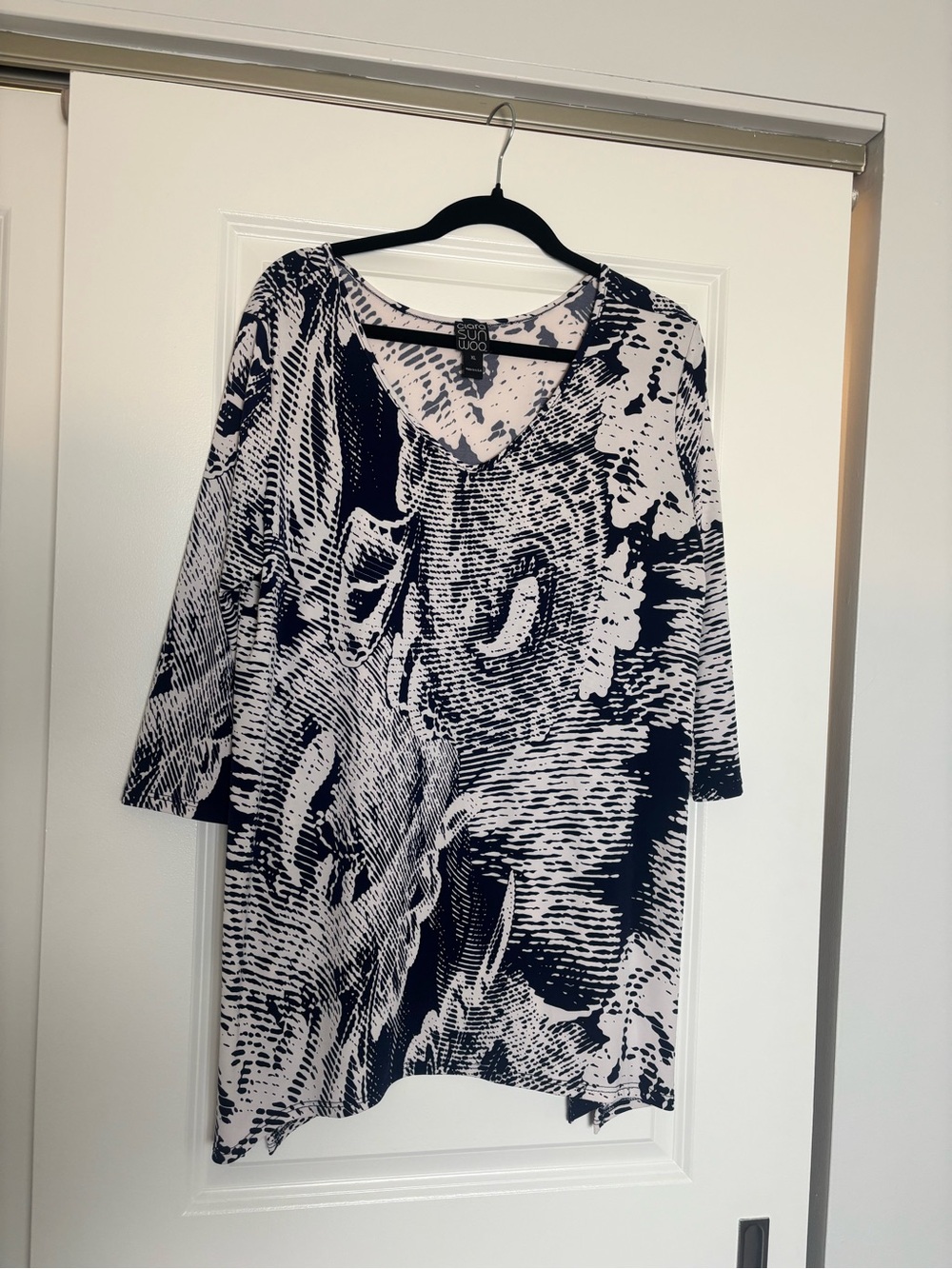 Black & Navy Abstract Print V-Neck Tunic